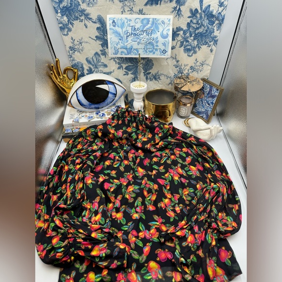 🆕 FARM Rio 🧿 NWOT Tropical Fruity & Floral Smocked Collar Blouse, Sz M - Picture 8 of 9